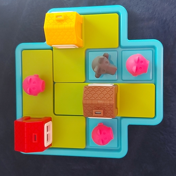 THREE LITTLE PIGGIES DELUXE GAME - Picture 2 of 10